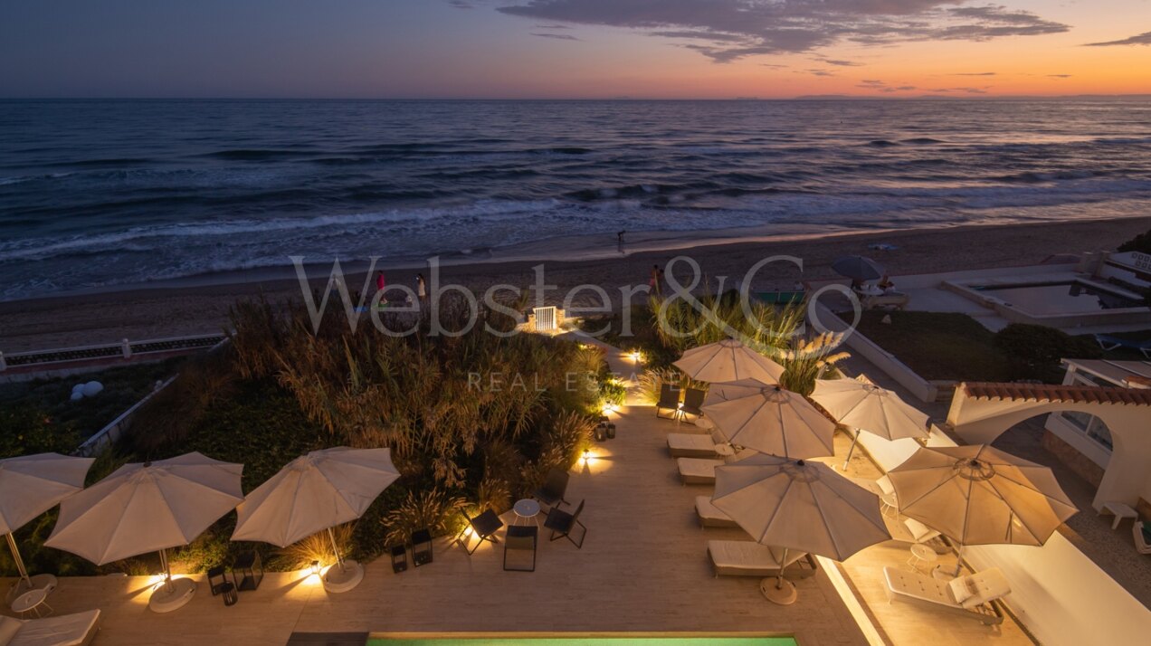 Villa Sunset - Beachfront Beauty in Costabella