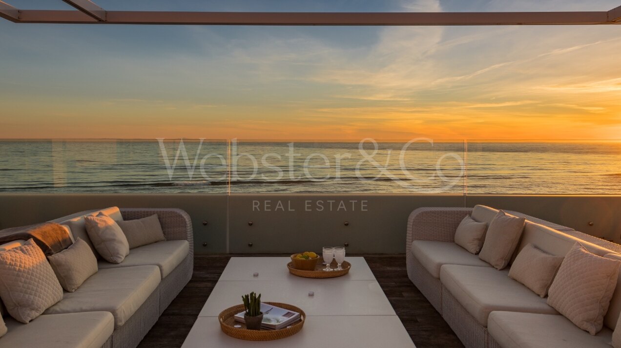 Villa Sunset - Beachfront Beauty in Costabella