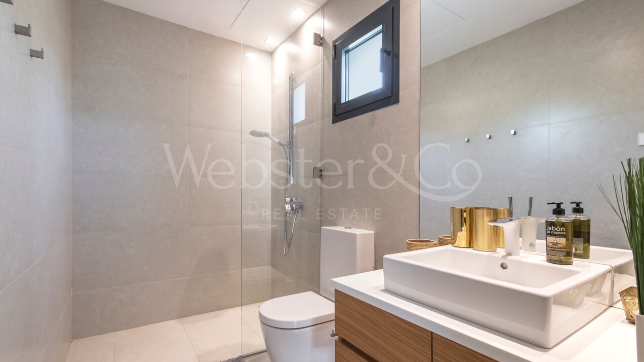 Villa Sunset - Beachfront Beauty in Costabella