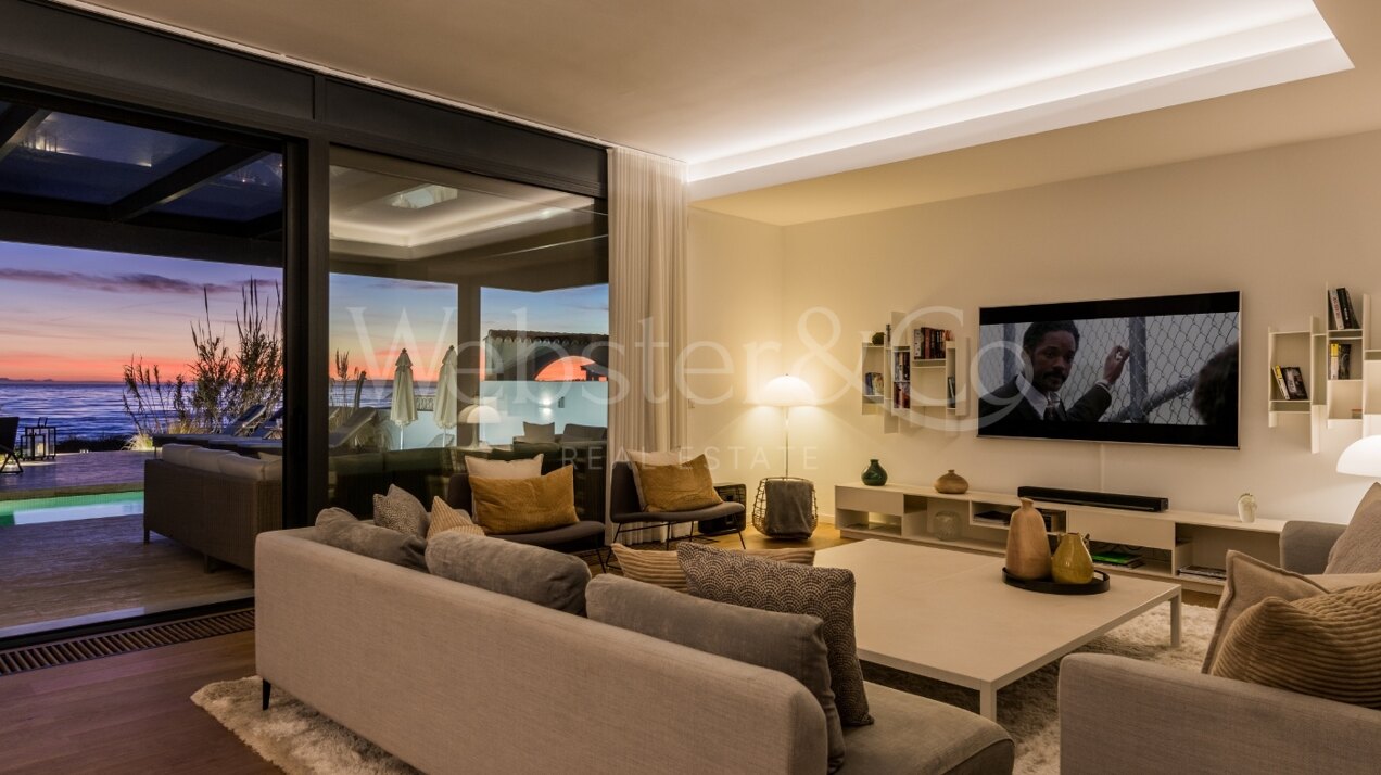 Villa Sunset - Beachfront Beauty in Costabella