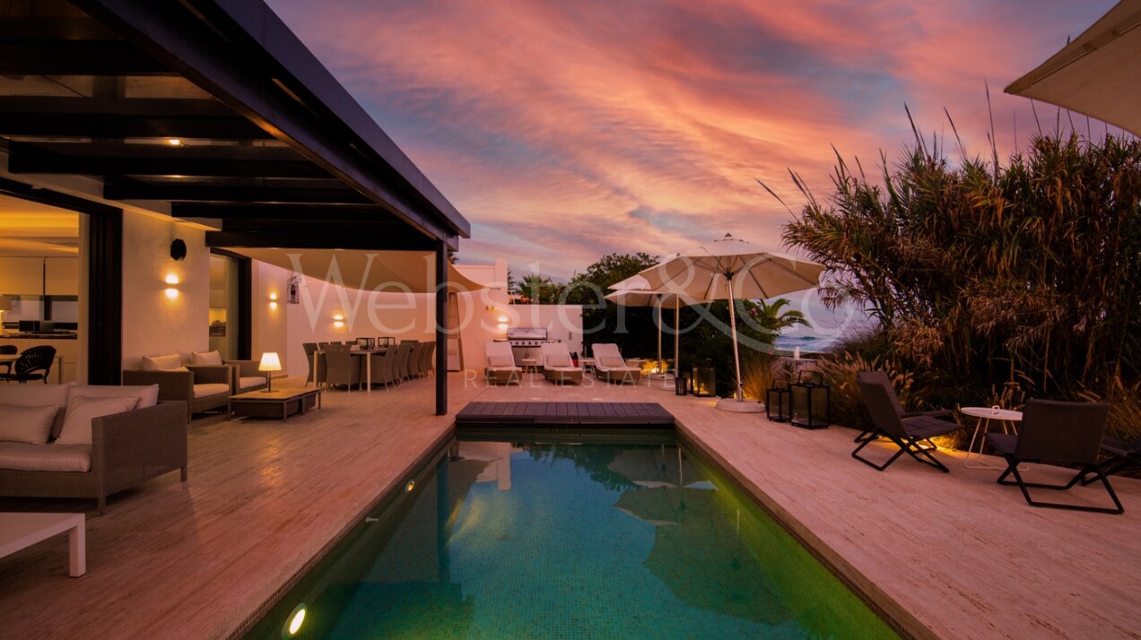 Villa Sunset - Beachfront Beauty in Costabella