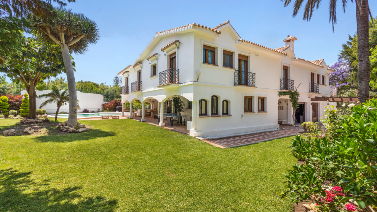 Remarkable 4 bedroom golfside villa in Guadalmina Baja exhibits eclectic flair and Andalucia charm