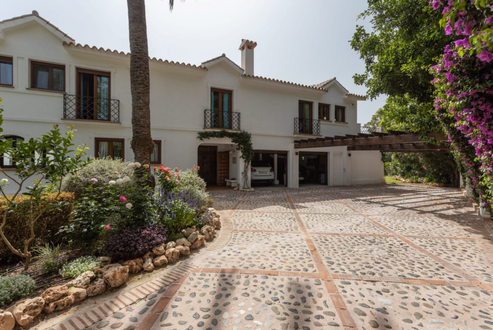 Remarkable 4 bedroom golfside villa in Guadalmina Baja exhibits eclectic flair and Andalucia charm