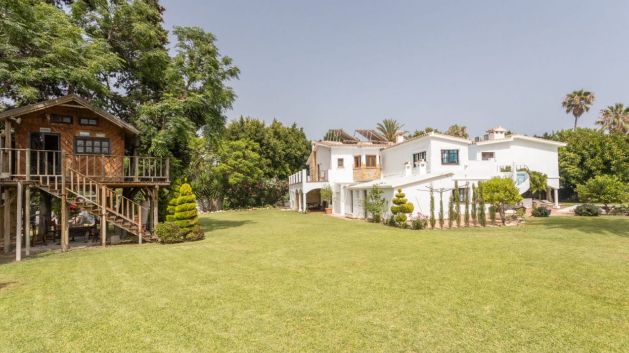 Remarkable 4 bedroom golfside villa in Guadalmina Baja exhibits eclectic flair and Andalucia charm