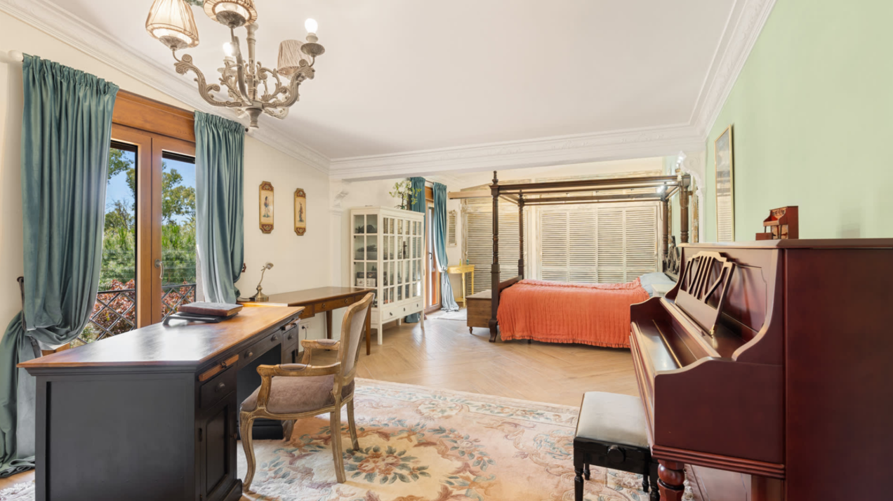 Remarkable 4 bedroom golfside villa in Guadalmina Baja exhibits eclectic flair and Andalucia charm
