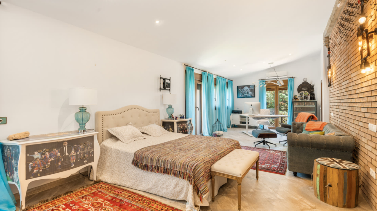 Remarkable 4 bedroom golfside villa in Guadalmina Baja exhibits eclectic flair and Andalucia charm