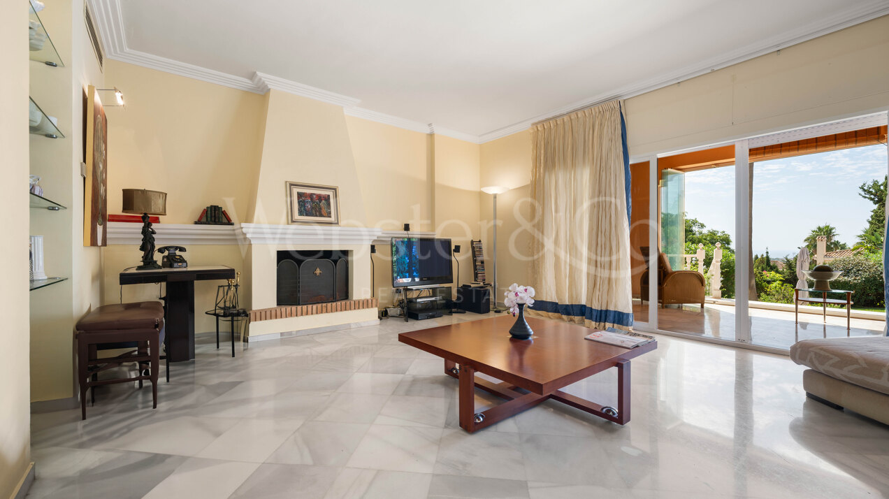 Villa Esperanza - Grand, Andalusian Home in Elviria