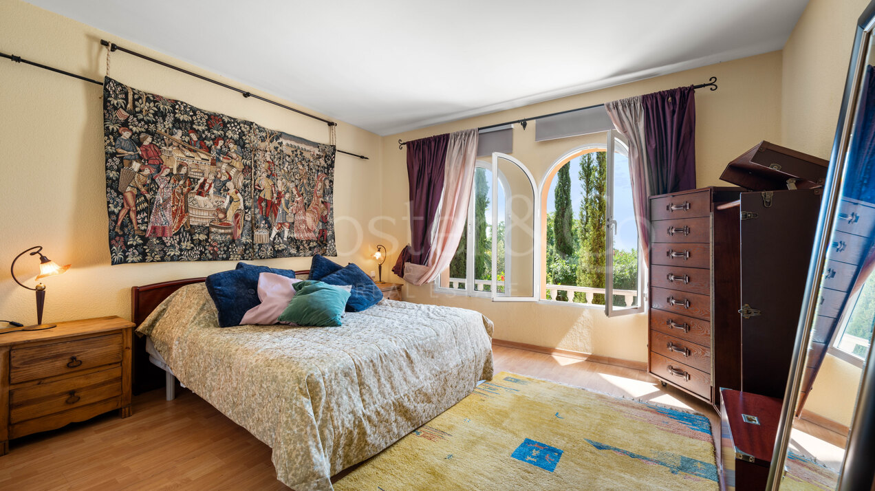 Villa Esperanza - Grand, Andalusian Home in Elviria