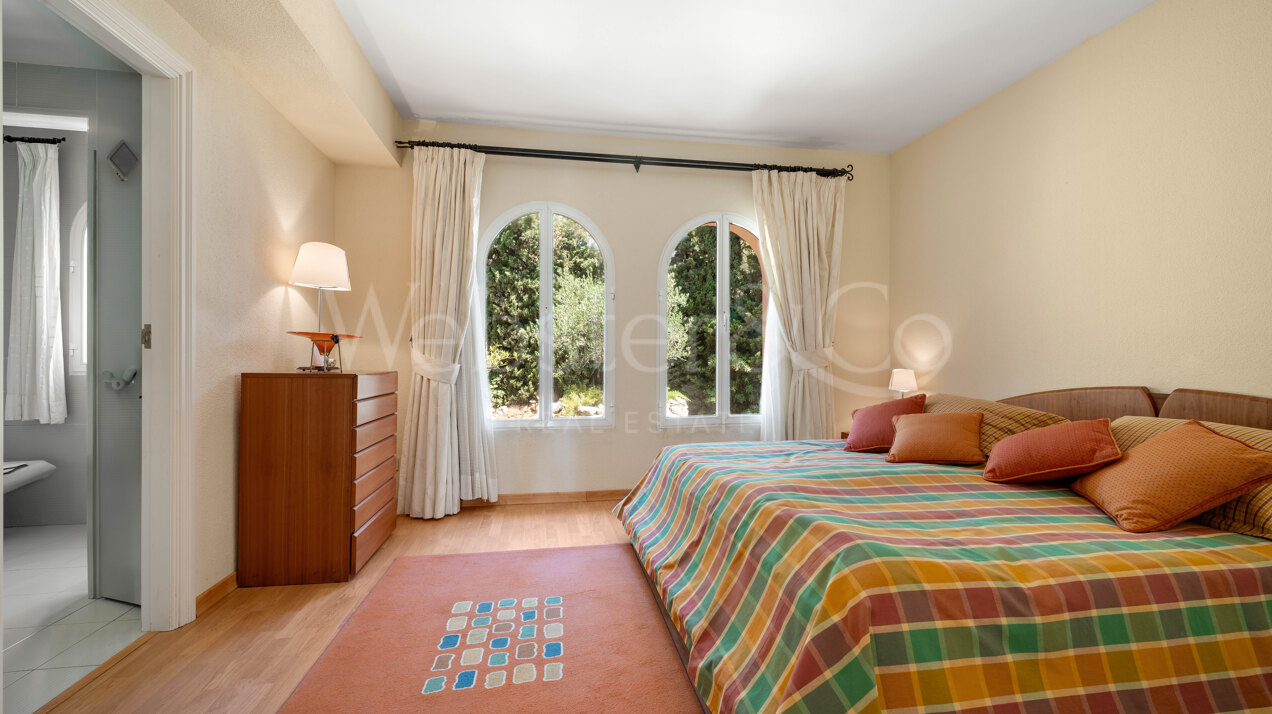 Villa Esperanza - Grand, Andalusian Home in Elviria