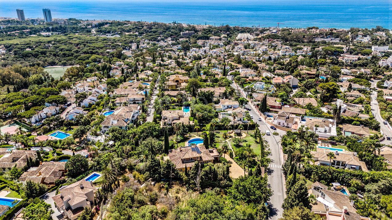 Villa Esperanza - Grand, Andalusian Home in Elviria