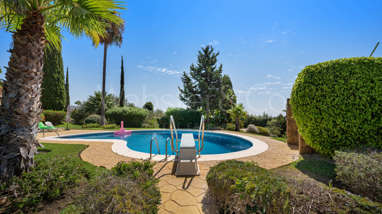 Villa Esperanza - Grand, Andalusian Home in Elviria