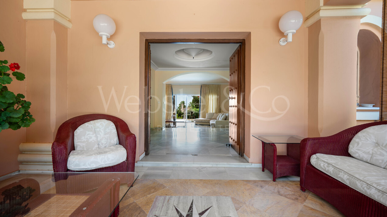 Villa Esperanza - Grand, Andalusian Home in Elviria