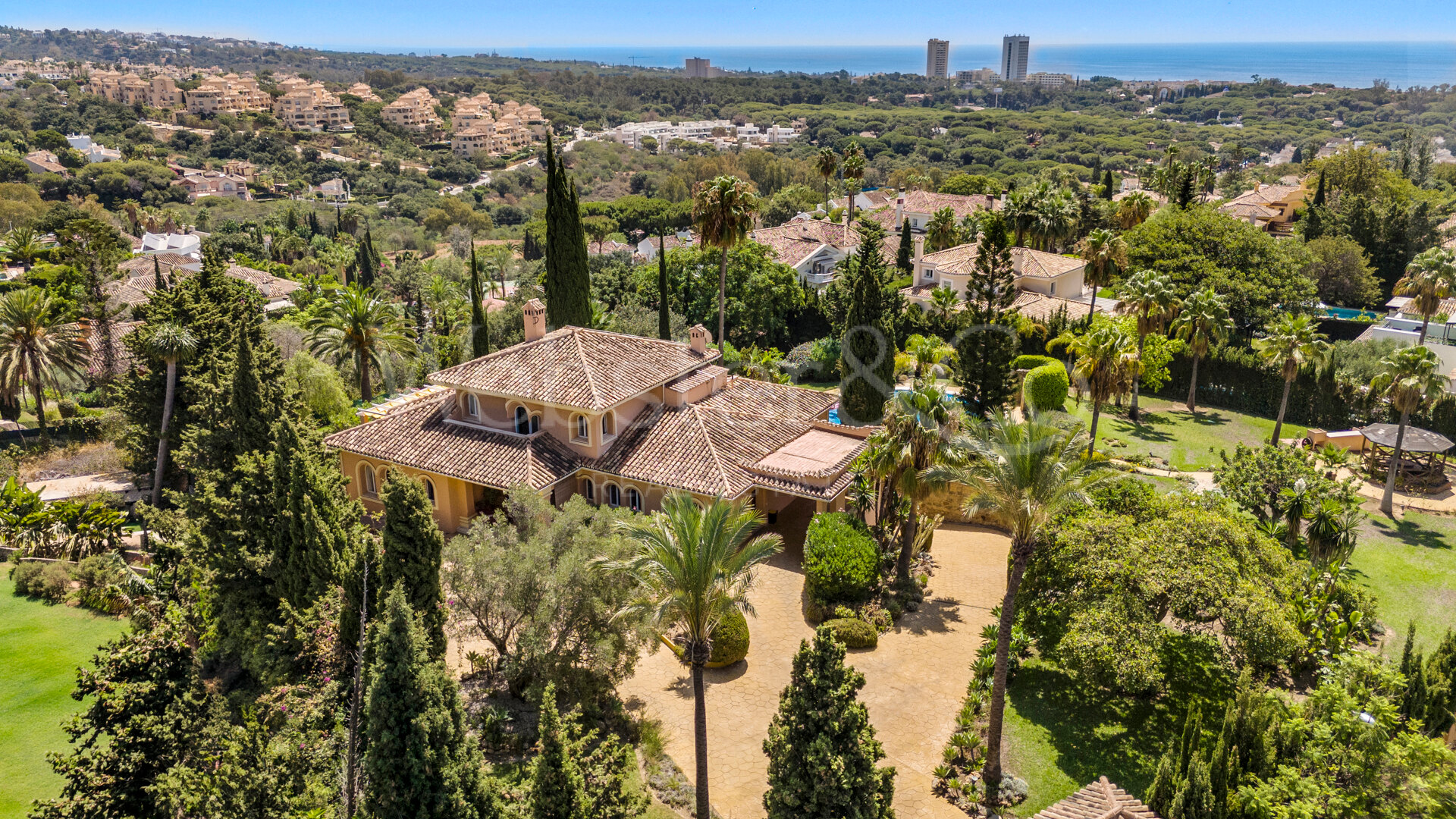 Villa Esperanza - Grand, Andalusian Home in Elviria