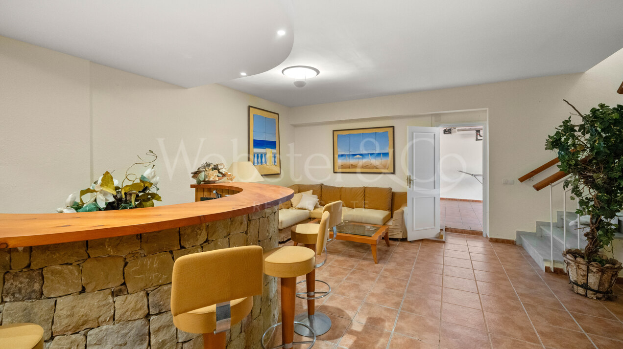 Villa Esperanza - Grand, Andalusian Home in Elviria