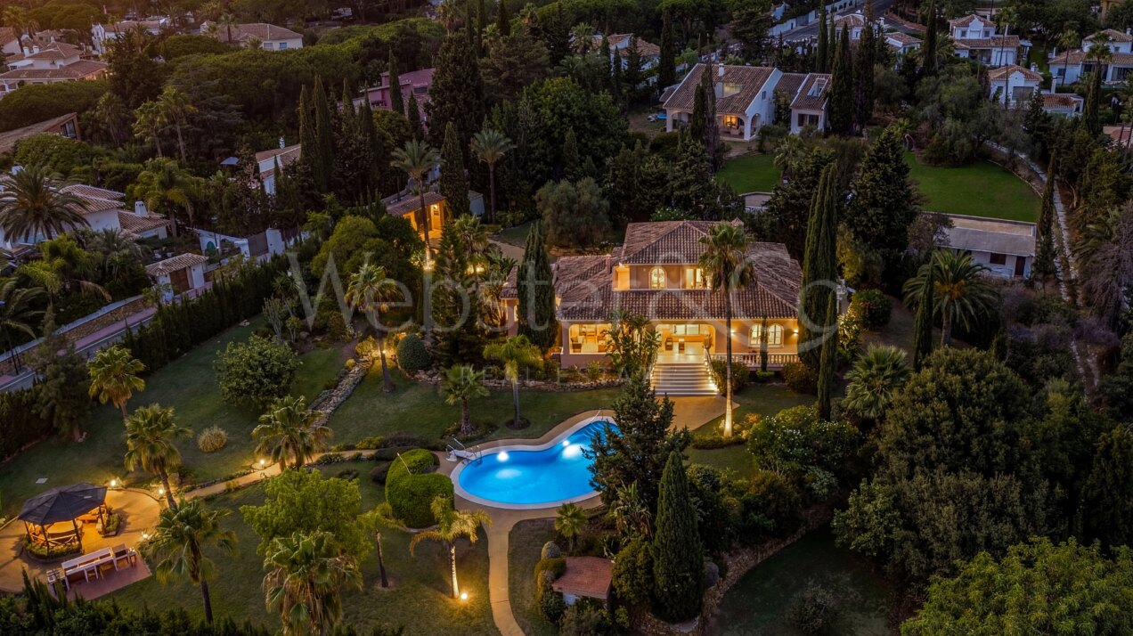 Villa Esperanza - Grand, Andalusian Home in Elviria