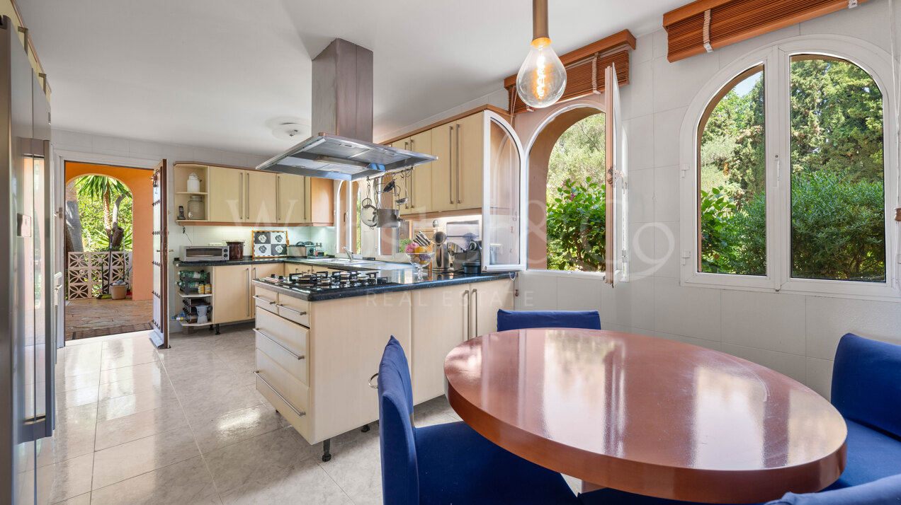 Villa Esperanza - Grand, Andalusian Home in Elviria