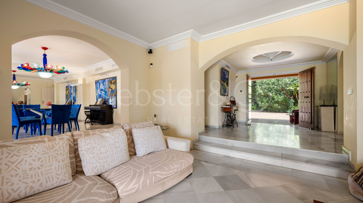 Villa Esperanza - Grand, Andalusian Home in Elviria