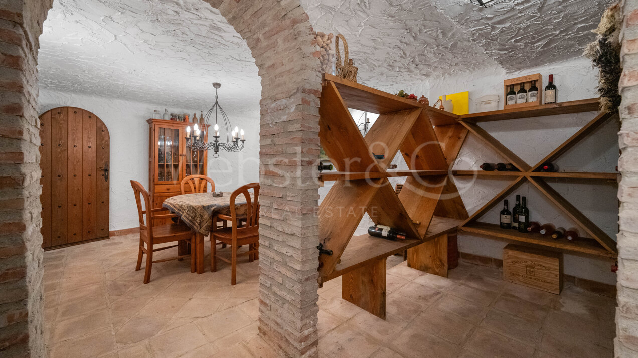 Villa Esperanza - Grand, Andalusian Home in Elviria