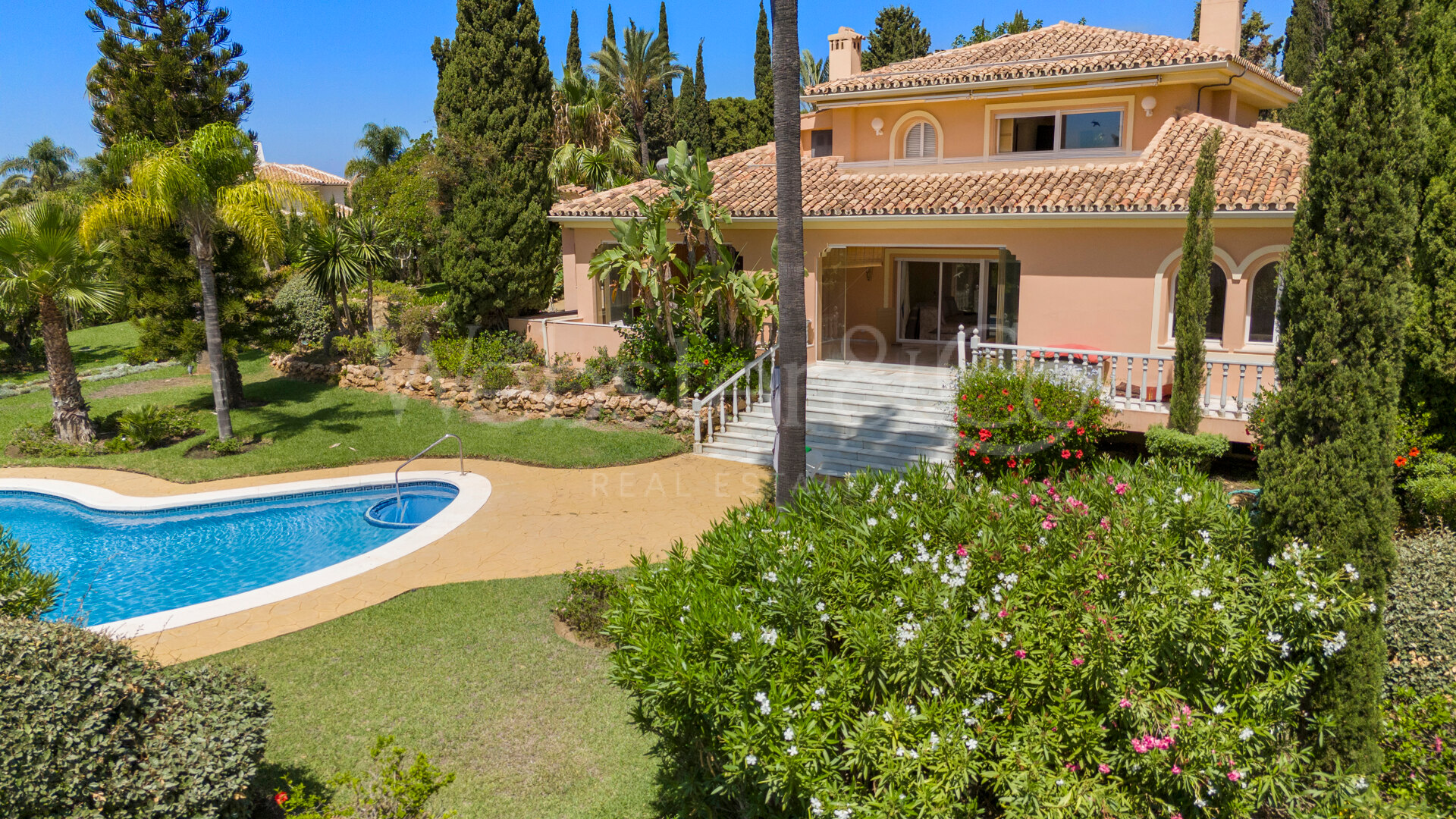 Villa Esperanza - Grand, Andalusian Home in Elviria