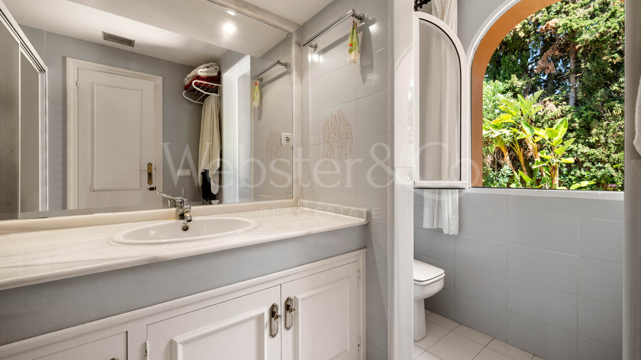 Villa Esperanza - Grand, Andalusian Home in Elviria