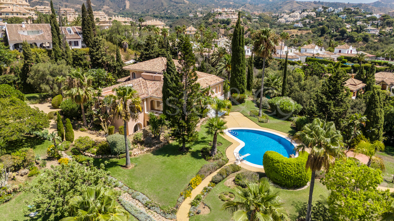 Villa Esperanza - Grand, Andalusian Home in Elviria