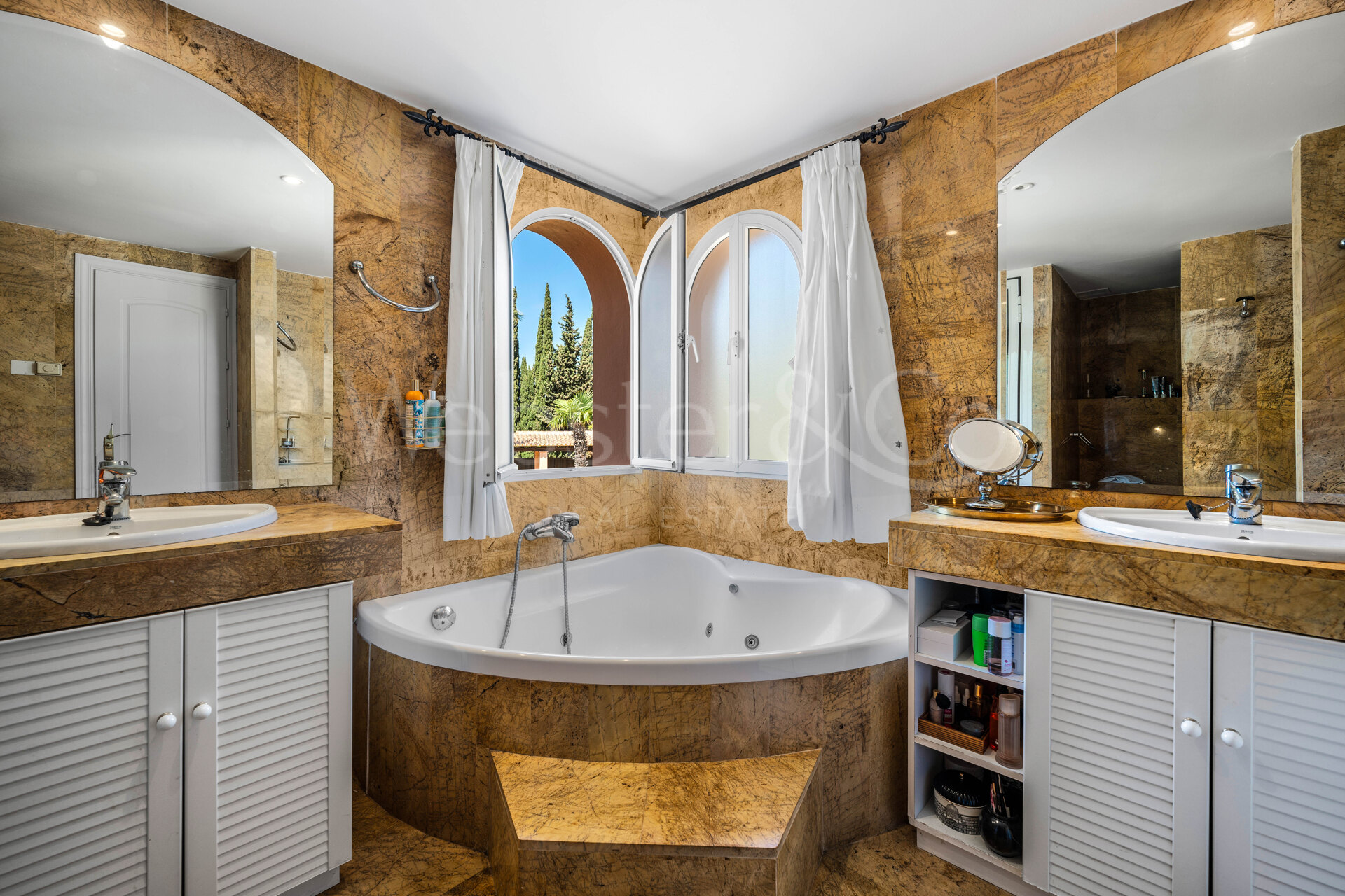 Villa Esperanza - Grand, Andalusian Home in Elviria