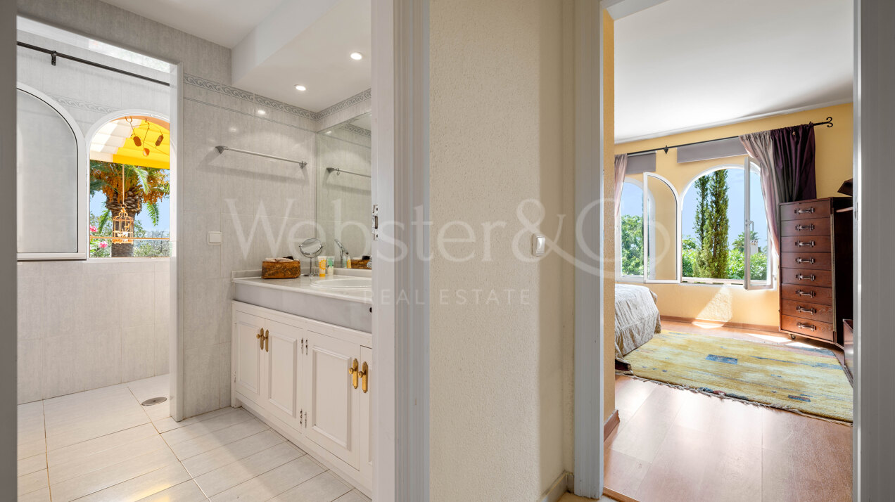 Villa Esperanza - Grand, Andalusian Home in Elviria