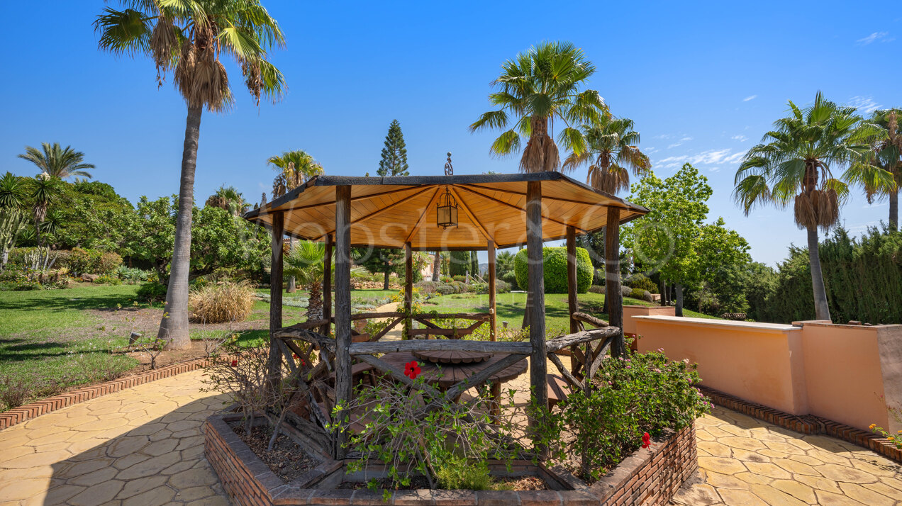 Villa Esperanza - Grand, Andalusian Home in Elviria