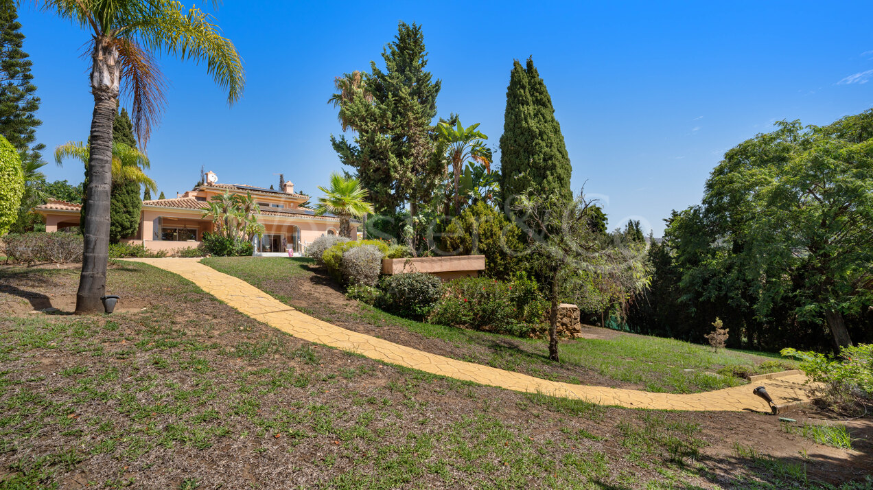 Villa Esperanza - Grand, Andalusian Home in Elviria