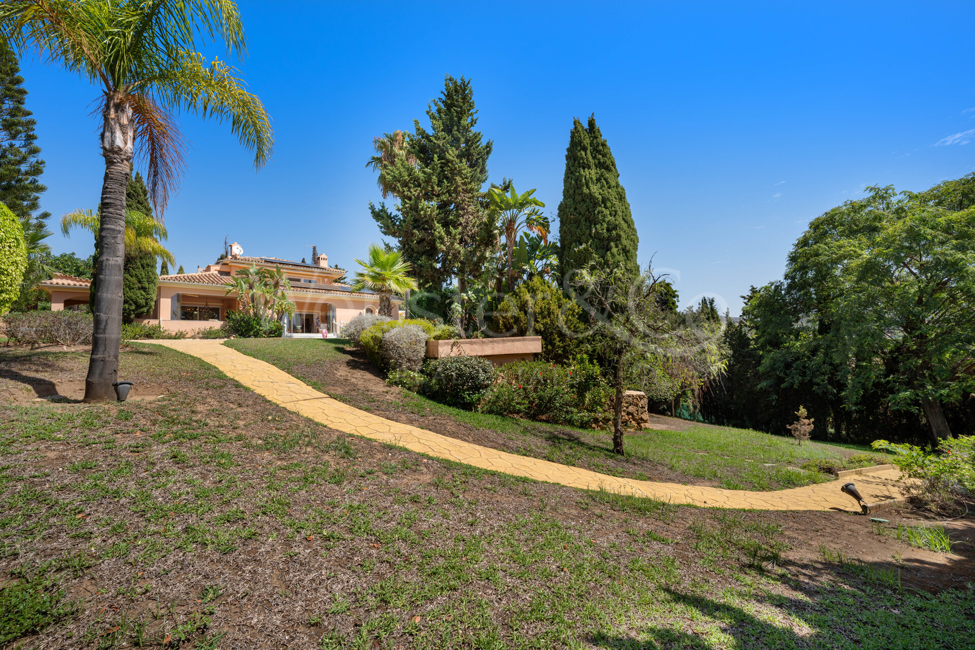 Villa Esperanza - Grand, Andalusian Home in Elviria