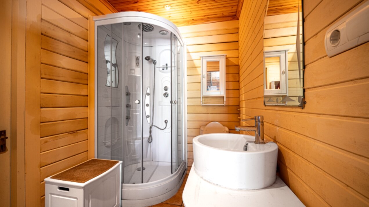 Stunning wooden country finca sits on the outskirts of Monda and its historic castle