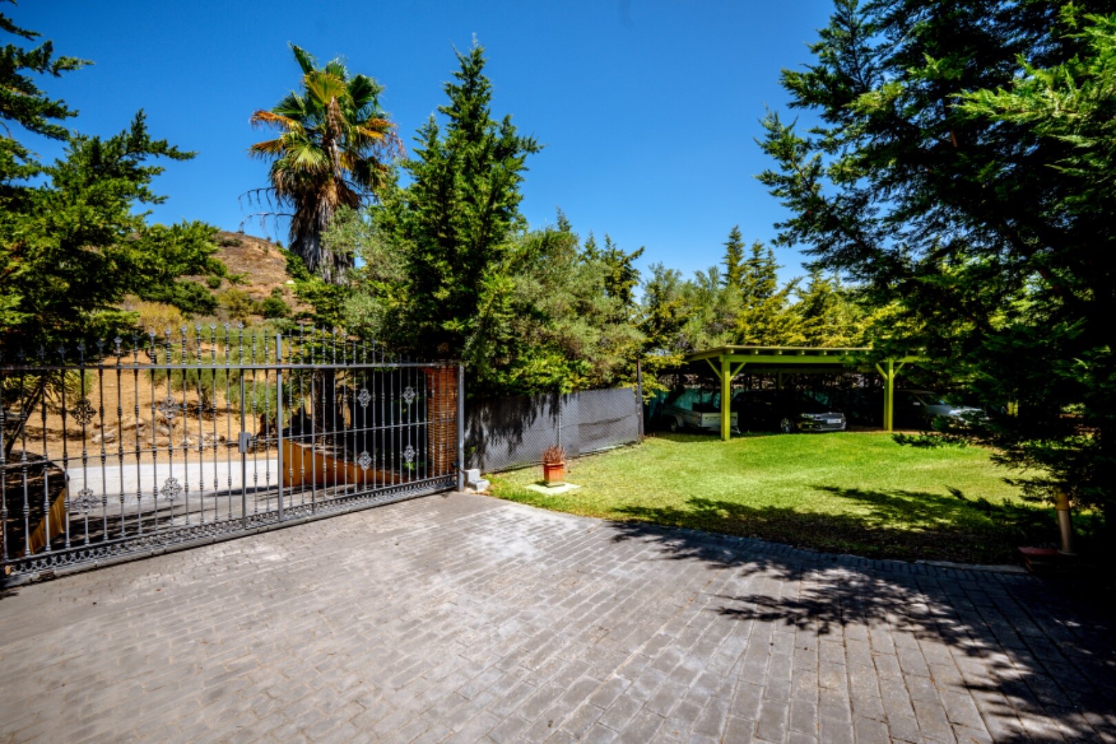 Stunning wooden country finca sits on the outskirts of Monda and its historic castle