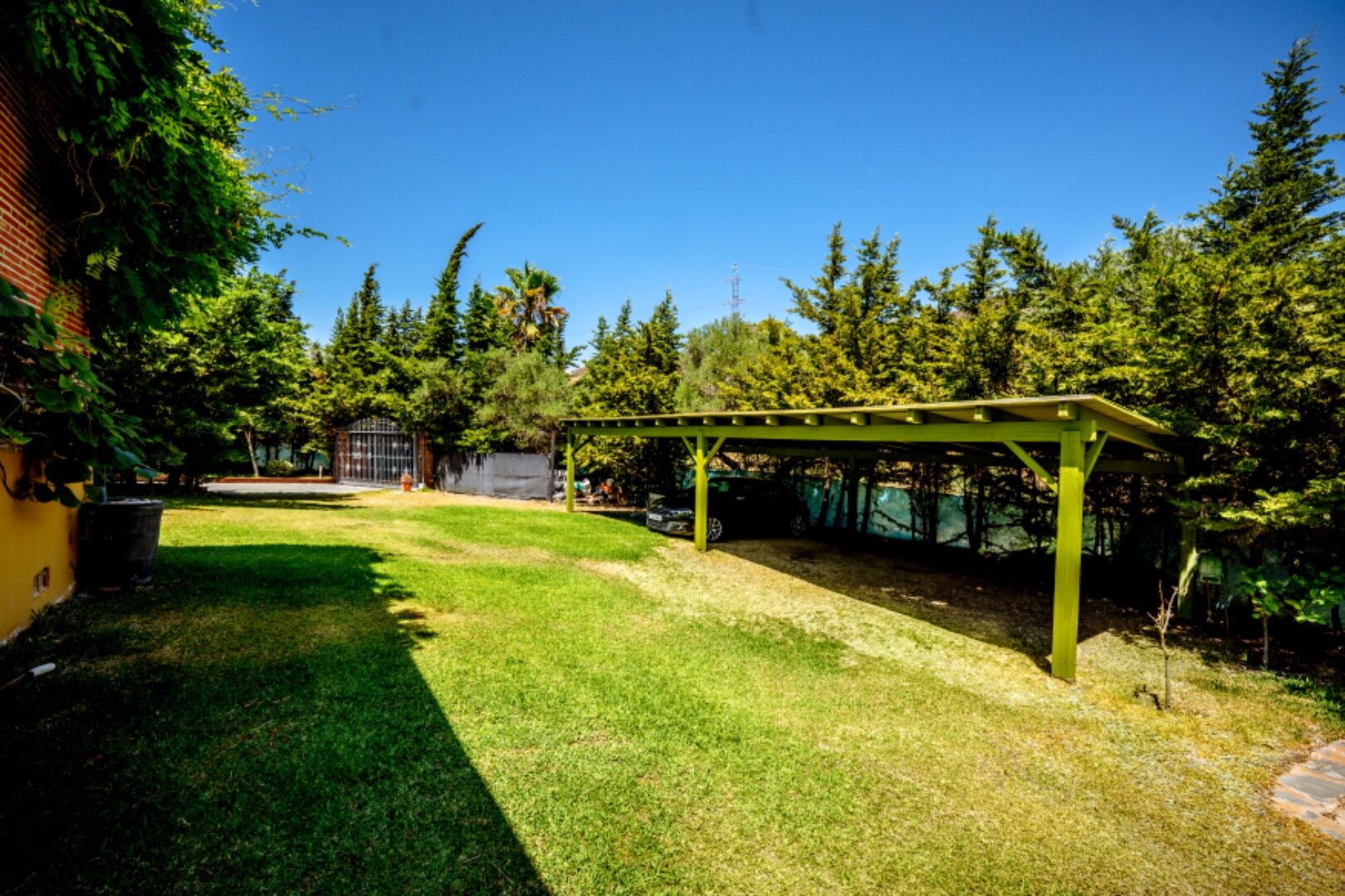 Stunning wooden country finca sits on the outskirts of Monda and its historic castle