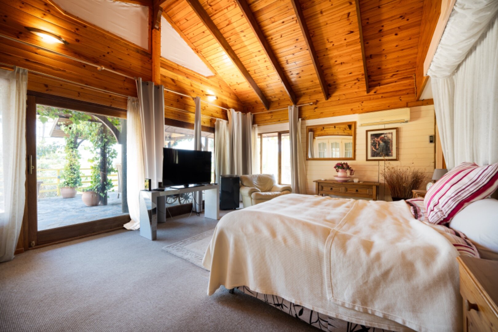 Stunning wooden country finca sits on the outskirts of Monda and its historic castle
