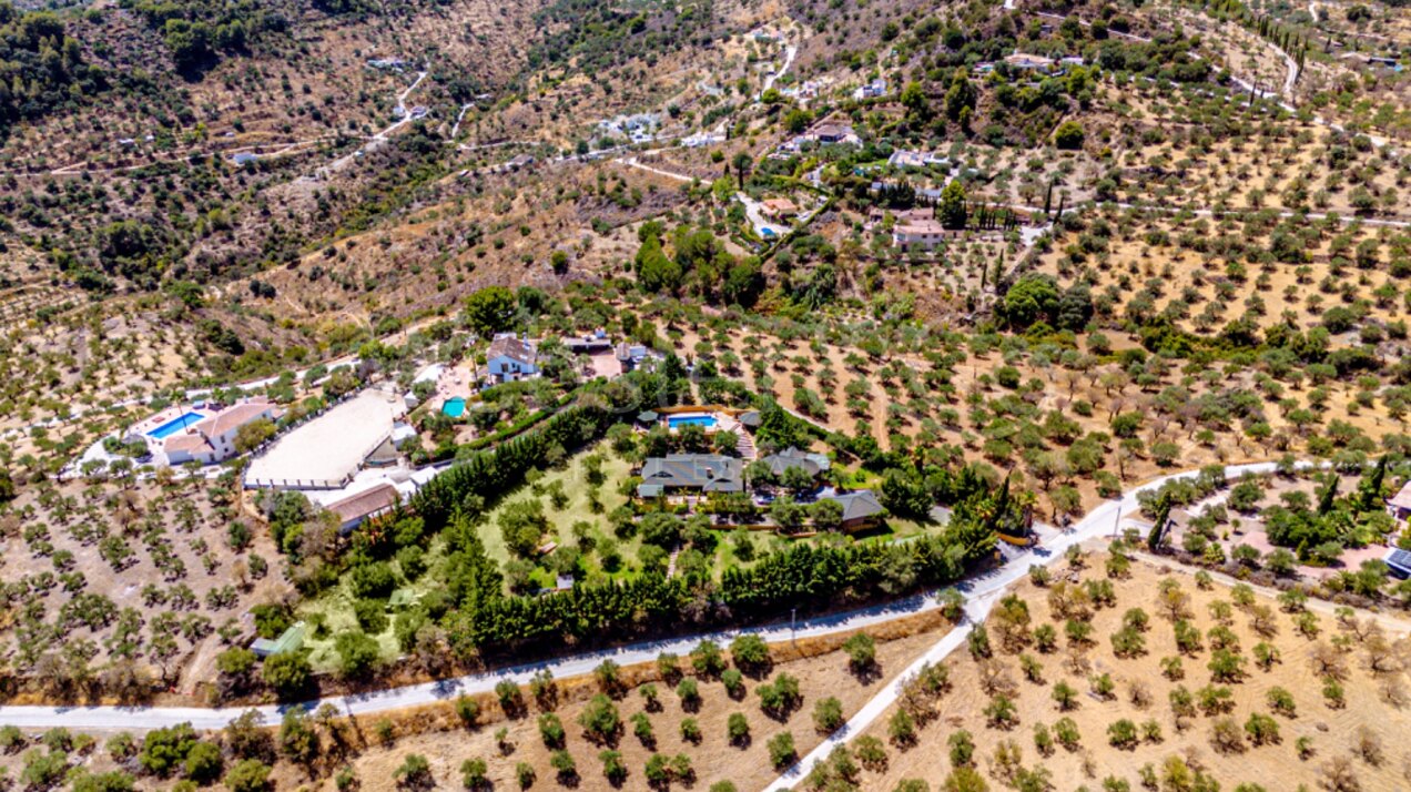 Finca Monda - Expansive Residence Near Marbella