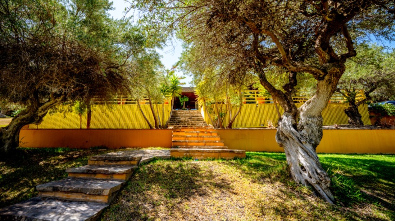 Stunning wooden country finca sits on the outskirts of Monda and its historic castle