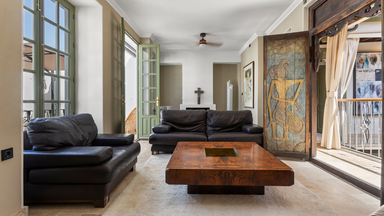 Ingenious and historic masterpiece of an endearing house in the heart of Coin will charm and captivate!