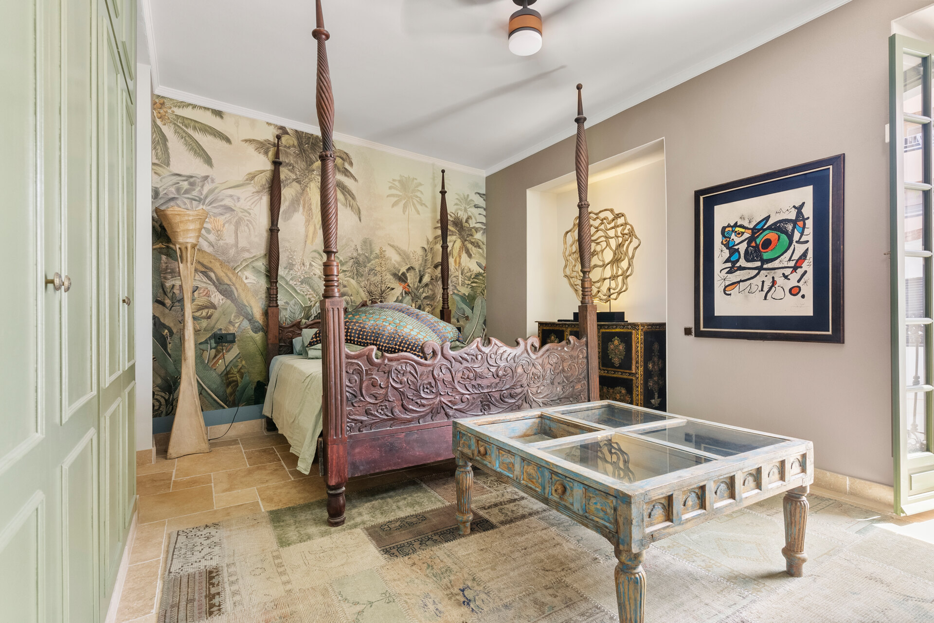 Ingenious and historic masterpiece of an endearing house in the heart of Coin will charm and captivate!