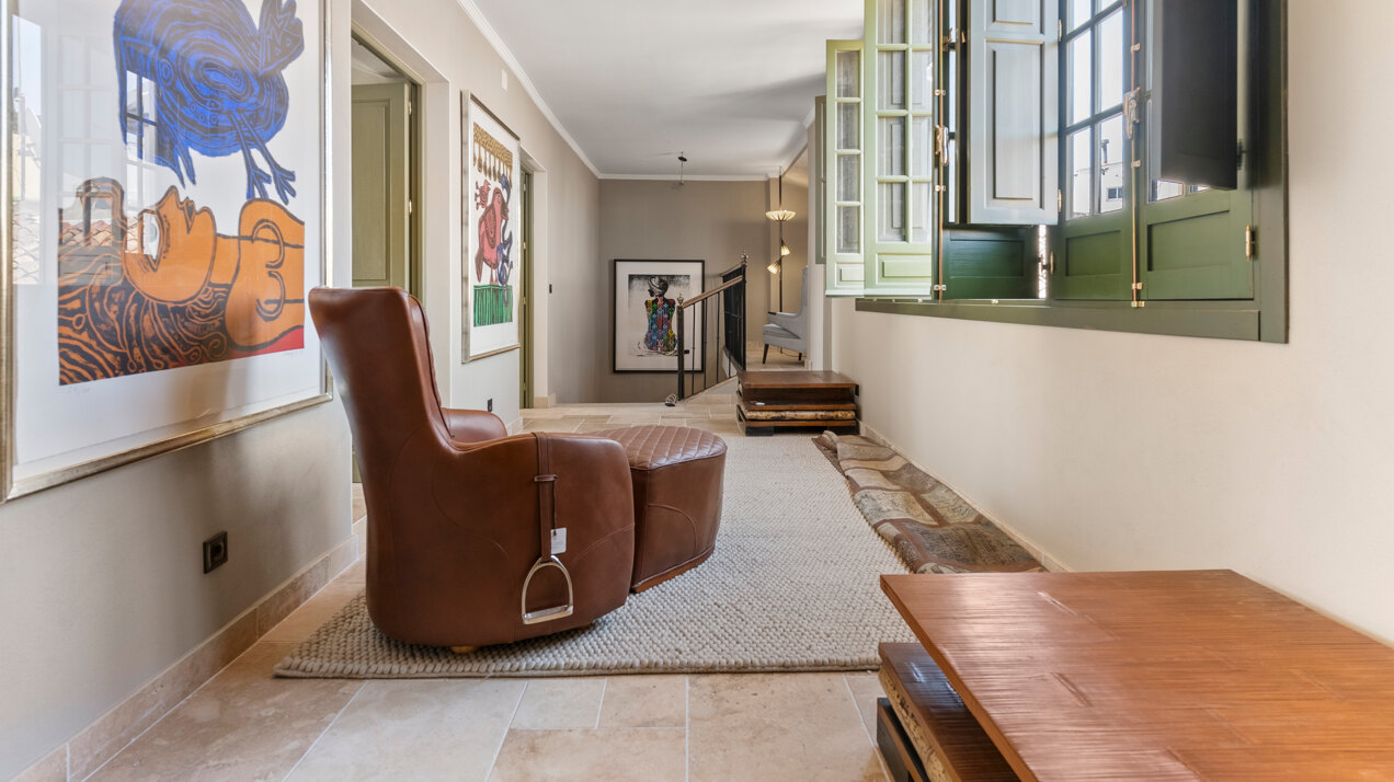 Ingenious and historic masterpiece of an endearing house in the heart of Coin will charm and captivate!