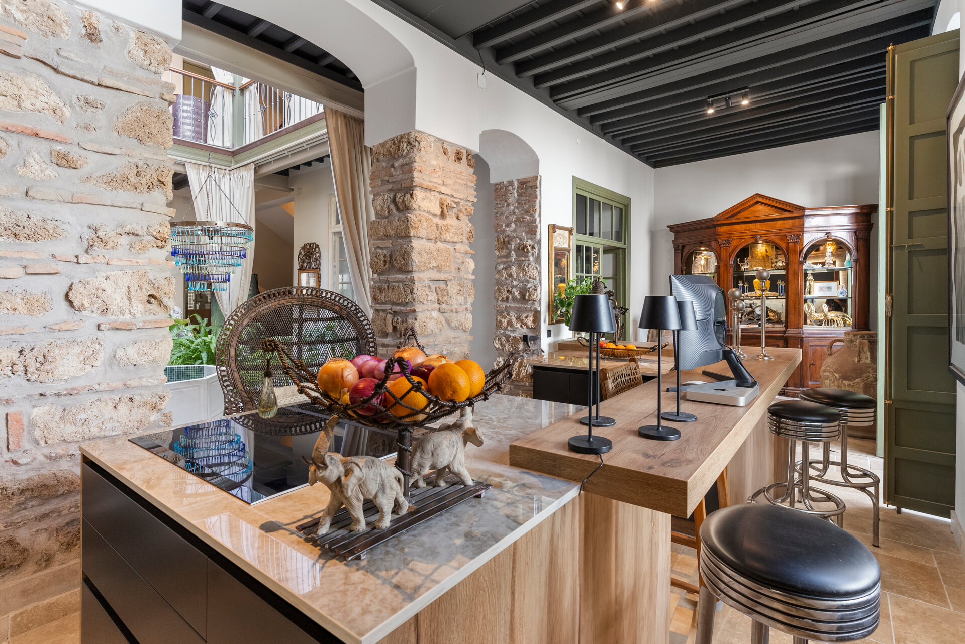 Ingenious and historic masterpiece of an endearing house in the heart of Coin will charm and captivate!