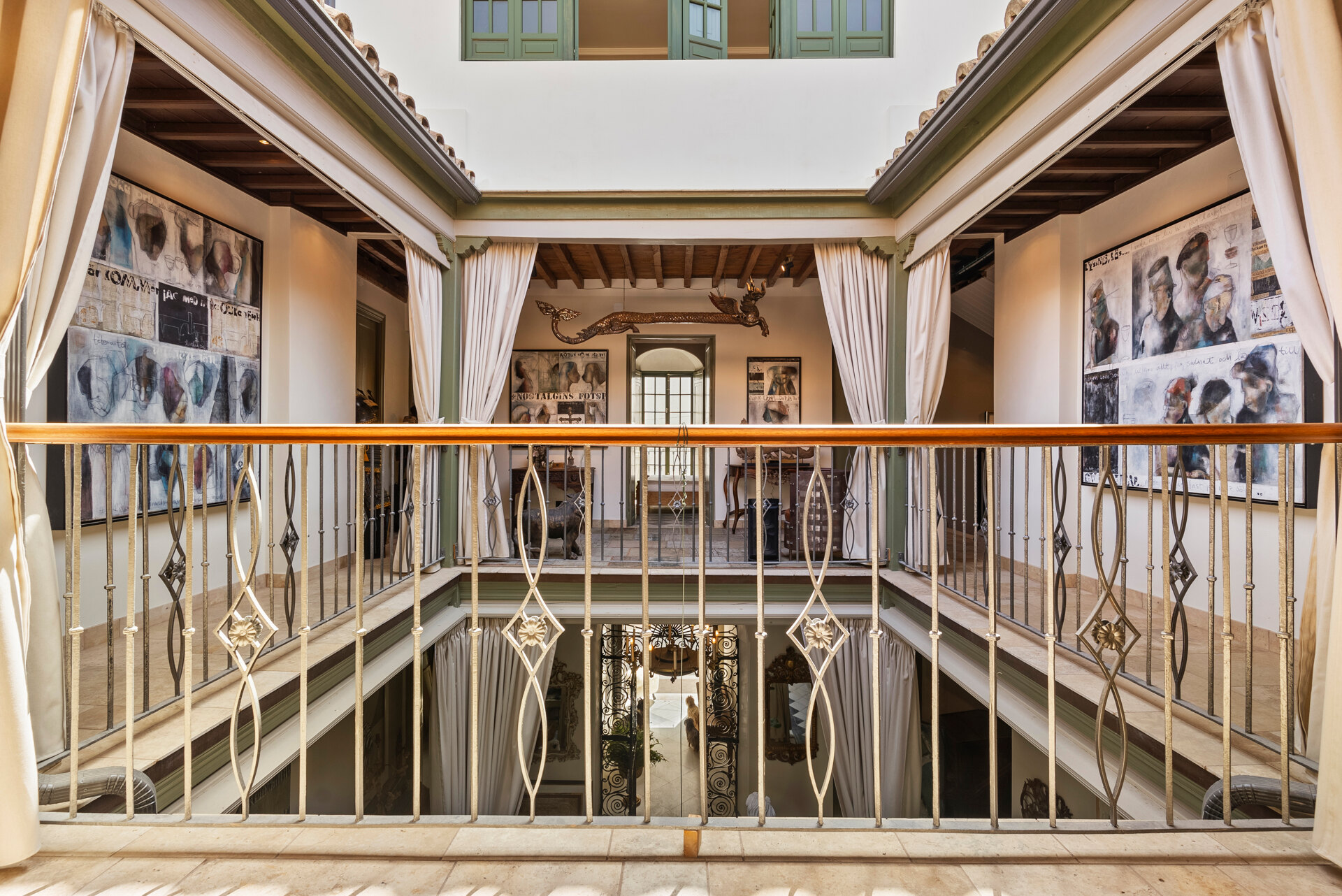 Ingenious and historic masterpiece of an endearing house in the heart of Coin will charm and captivate!