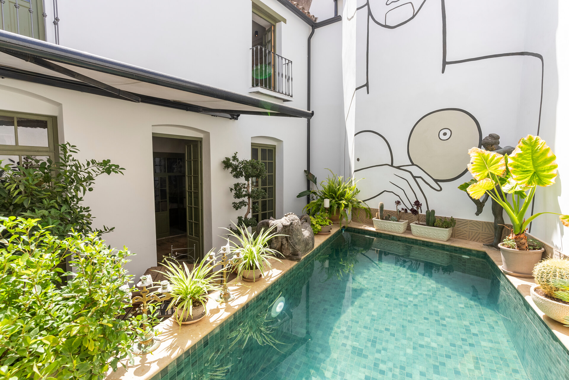 Ingenious and historic masterpiece of an endearing house in the heart of Coin will charm and captivate!