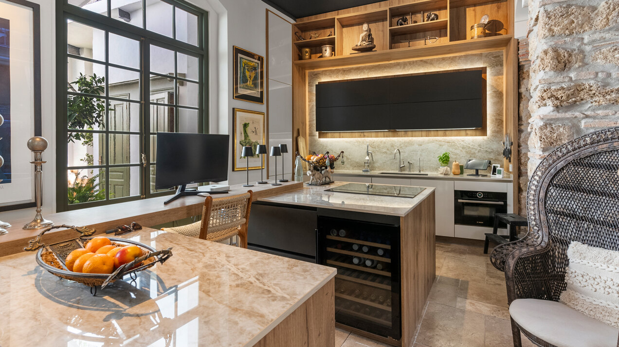 Ingenious and historic masterpiece of an endearing house in the heart of Coin will charm and captivate!