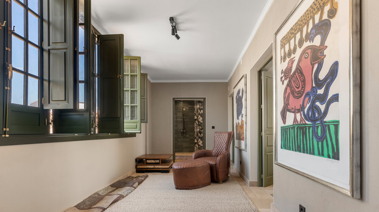 Ingenious and historic masterpiece of an endearing house in the heart of Coin will charm and captivate!