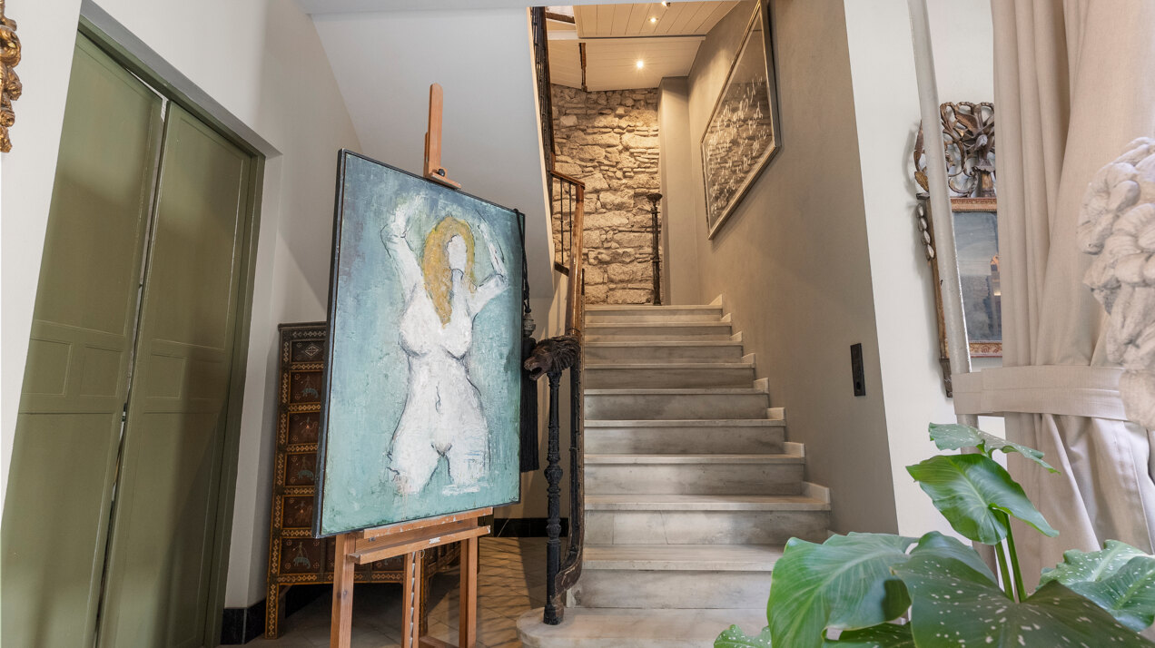 Ingenious and historic masterpiece of an endearing house in the heart of Coin will charm and captivate!