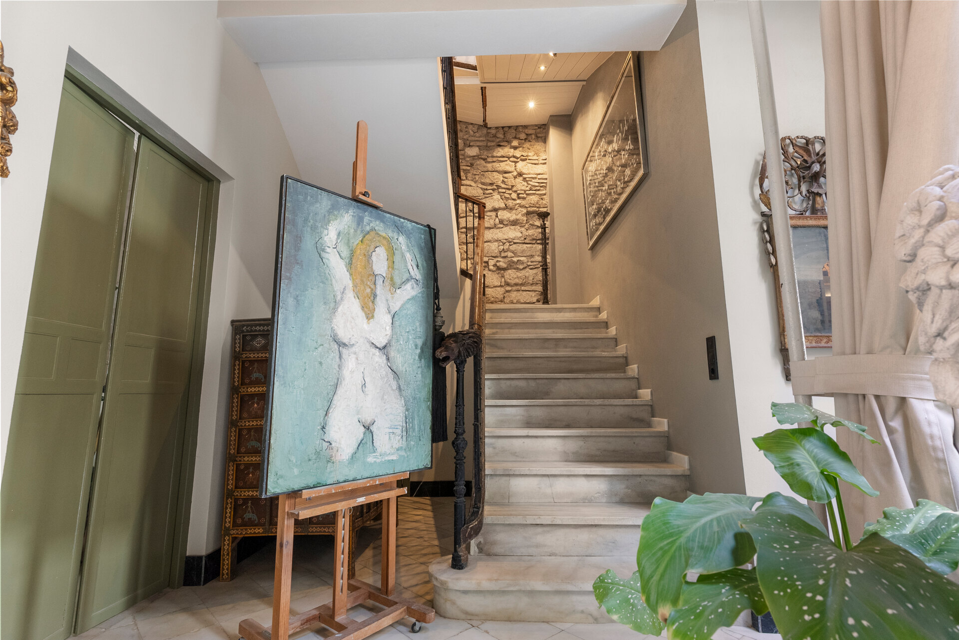Ingenious and historic masterpiece of an endearing house in the heart of Coin will charm and captivate!