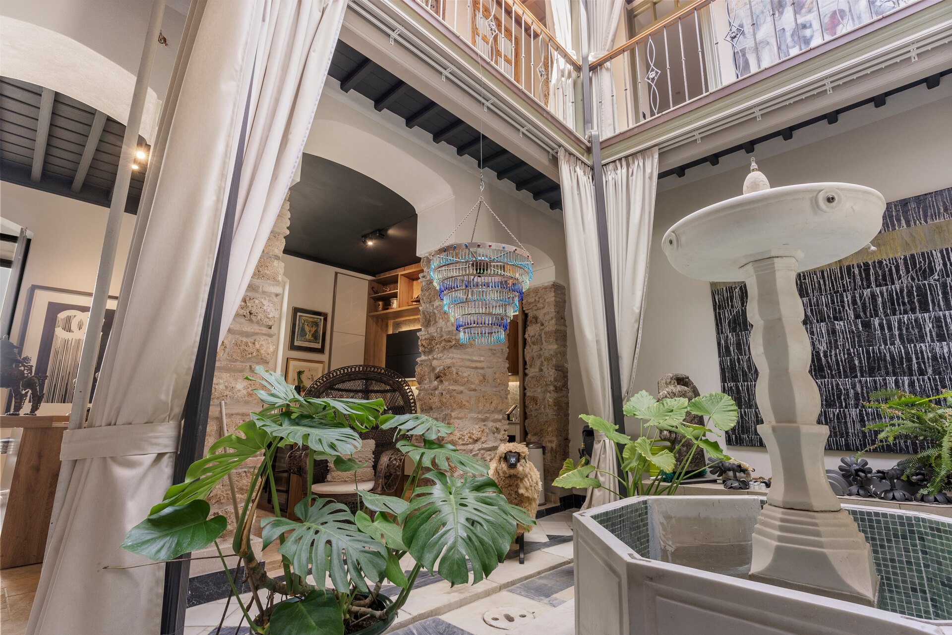 Ingenious and historic masterpiece of an endearing house in the heart of Coin will charm and captivate!