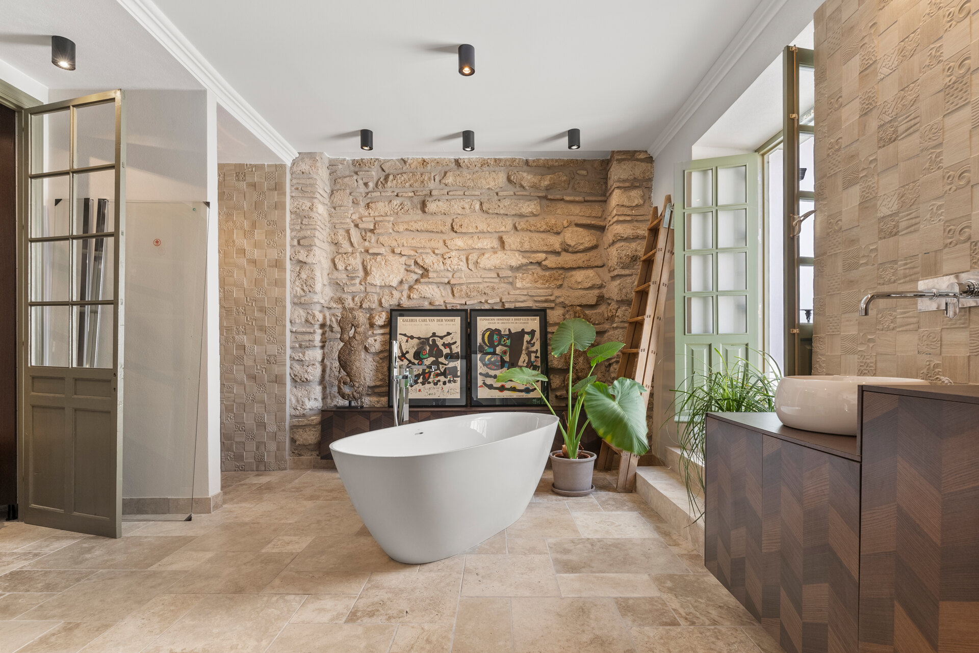 Ingenious and historic masterpiece of an endearing house in the heart of Coin will charm and captivate!