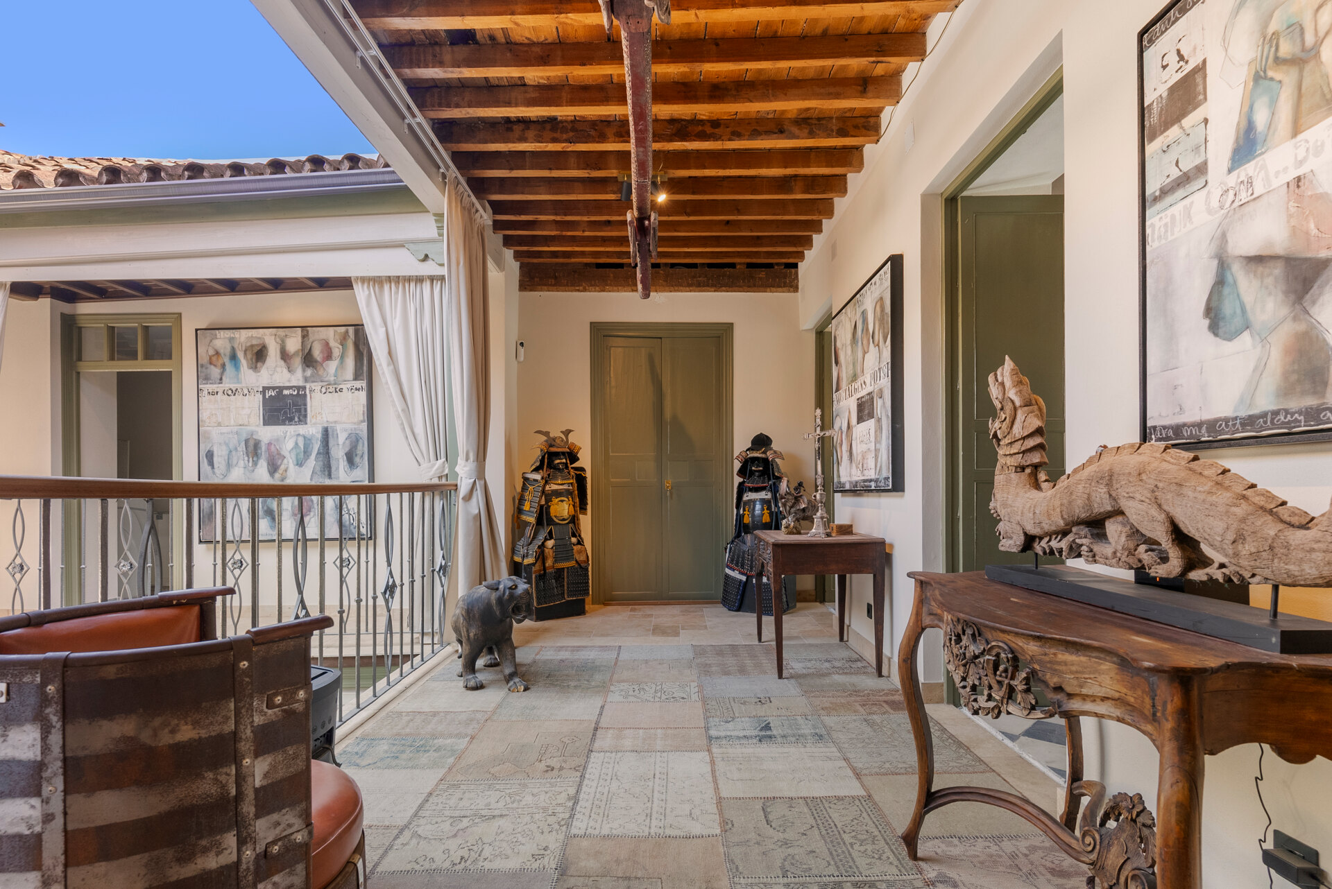 Ingenious and historic masterpiece of an endearing house in the heart of Coin will charm and captivate!