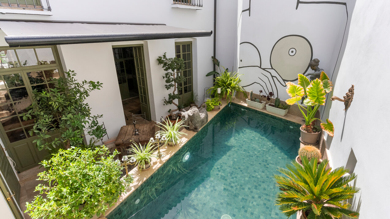 Ingenious and historic masterpiece of an endearing house in the heart of Coin will charm and captivate!
